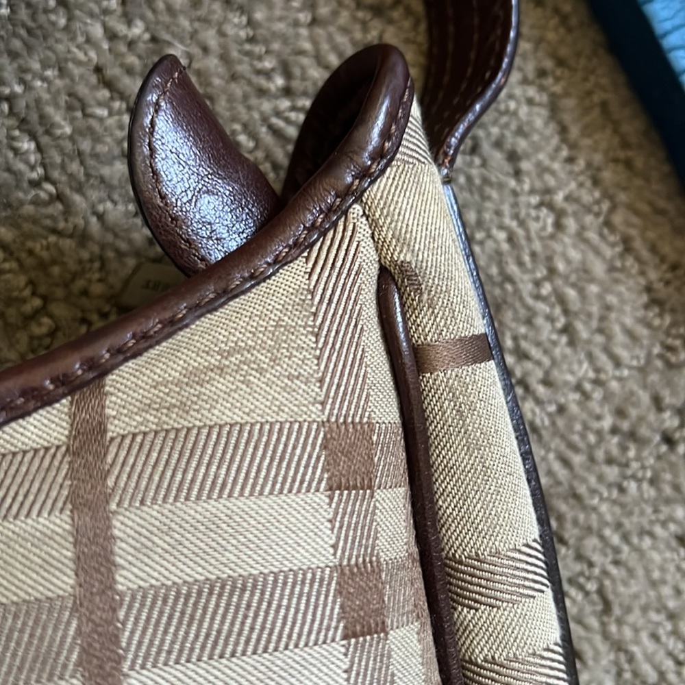 Authentic Vintage Burberry handbag like new. - Picture 6 of 11